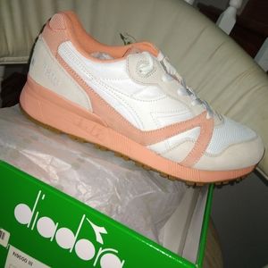 Diadora N9000
